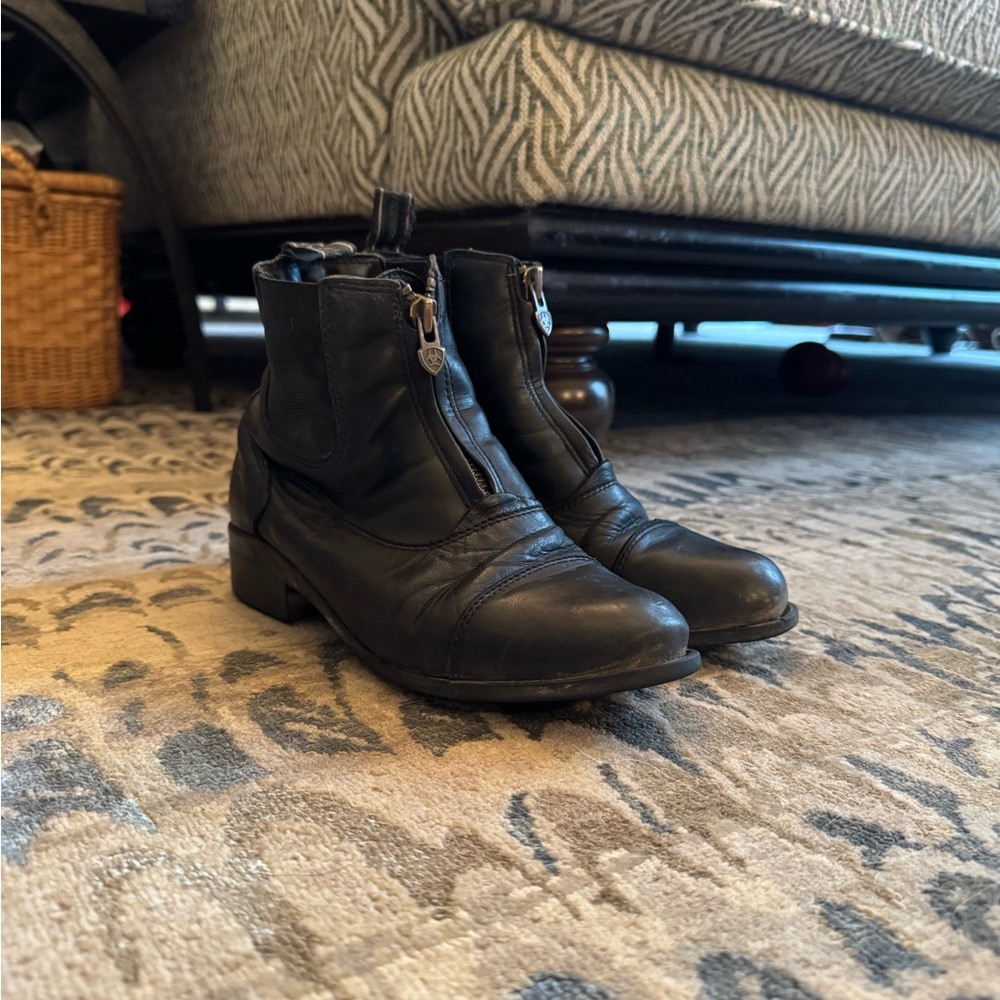 Ariat paddock boots sz 35 in black